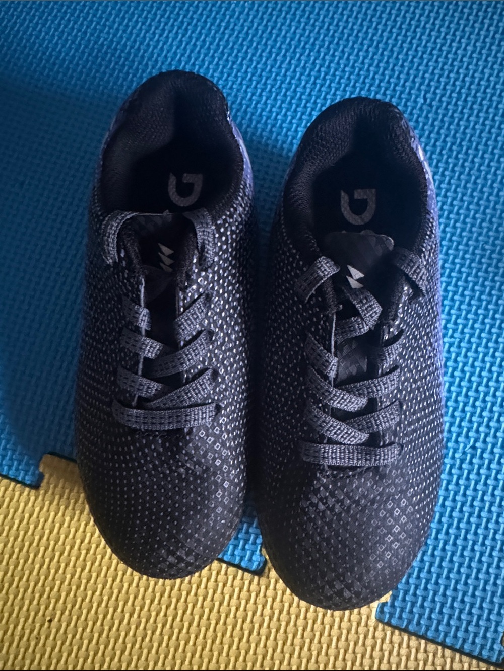 Men's Black Athletic Knit Sneakers with Subtle Pattern
